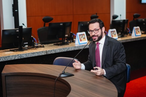Foto da palestra “Interação entre precedentes vinculantes de TRTs e do TST”