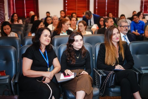 Foto da palestra “Interação entre precedentes vinculantes de TRTs e do TST”