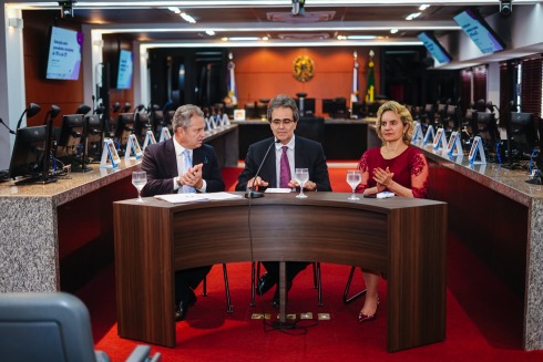 Foto da palestra “Interação entre precedentes vinculantes de TRTs e do TST”