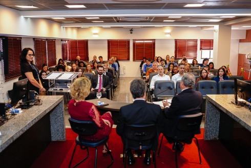 Foto da palestra “Interação entre precedentes vinculantes de TRTs e do TST”