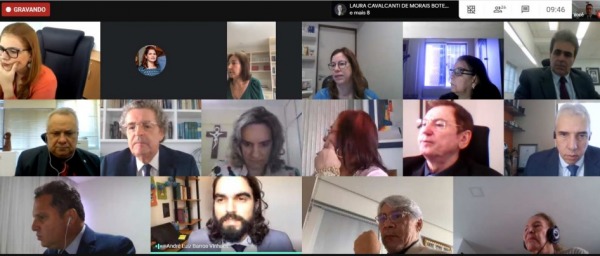 Pessoas em videoconferência