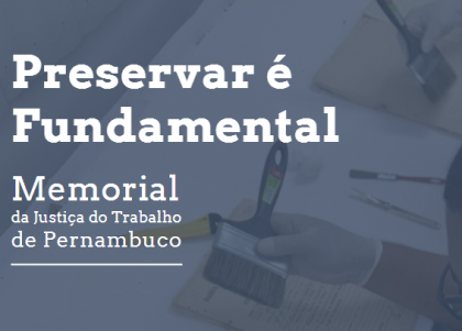 Preservar é fundamental. Ao fundo, uma mão manipulando documentos