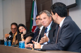 Foto do desembargador Eduardo Pugliesi em evento na OAB