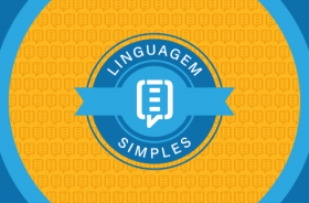 Card em fundo azul e amarelo com selo do certificado Linguagem Simples do CNJ