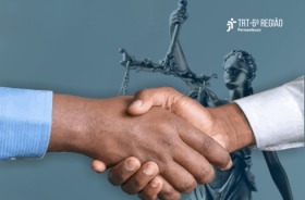 Imagem de um aperto de mãos, tendo ao fundo a balança da Justiça e a logomarca do TRT6