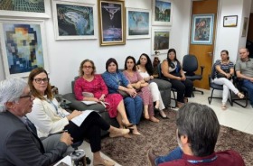 Foto equipe das unidades reunidas em gabinete