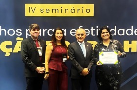 Foto da entrega do prêmio de 1º lugar da VT de Belo Jardim