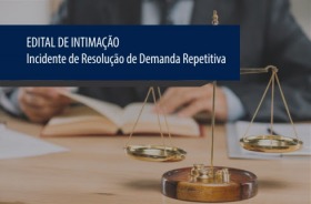 Imagem desfocada com texto EDITAL DE INTIMAÇÃO