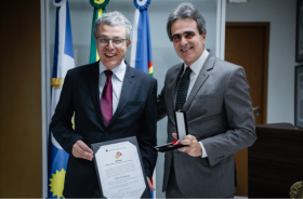 Foto do presidente do TRT6 com o ministro do TST