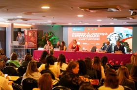 foto mesa de honra com autoridades