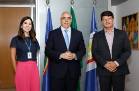 Foto de quem tomou posse ao lado do desenbaragdor Sergio Torres