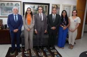 Foto da reunião com a SJDH na Corregedoria do TRT-6