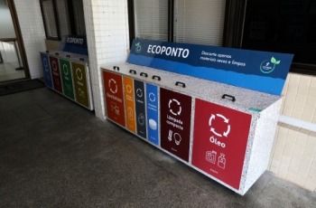 Foto do Ecoponto para descarte de matéria reciclável no Cais do Apolo