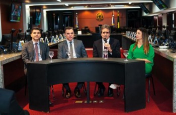 foto mesa de honra do evento