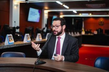 Foto da palestra “Interação entre precedentes vinculantes de TRTs e do TST”