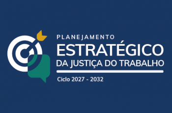 Sobre fundo azul, imagem de uma seta apontando para um alvo, e o texto 'planejamento estratégico'