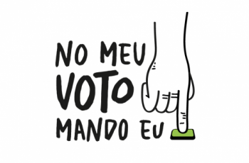 Card em fundo branco com imagem de mão em votação e texto No Meu Voto Mando Eu