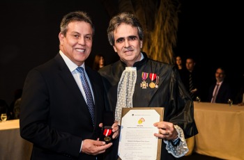 Foto da entrega das medalhas do mérito judiciário e funcional